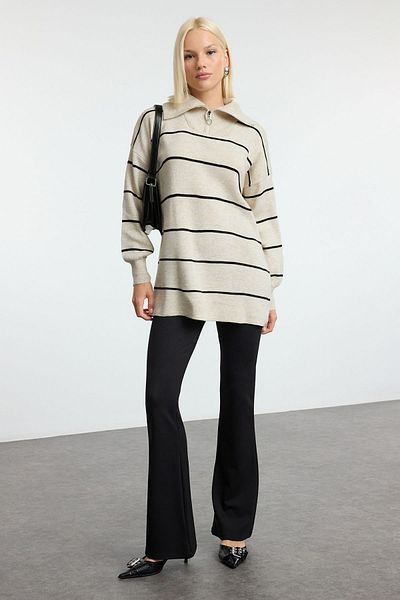 Trendyol Modest Steingestreifter Strickpullover mit Umlegekragen und Reißverschlussdetail TCTAW25AK00064