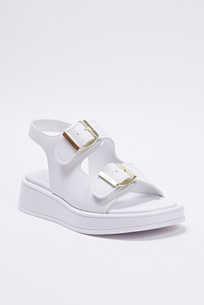 TRENDYOL SHOES Bílé dámské sandály se silnou podrážkou s dvojitou přezkou TAKAW25SD00000