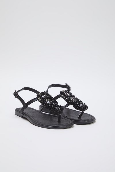 TRENDYOL SHOES Stilvolle Flip-Flop-Sandalen für Damen mit Knöchelriemen in Black Stone TAKSS25SD00006