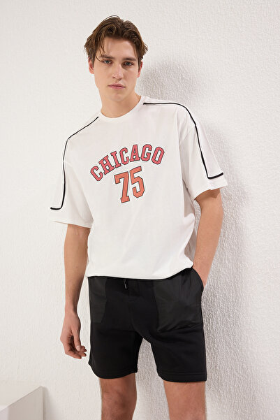 Trendyol Collection Чорна кишеня з тканини парашут Детальний товстий сорт Бермуди TMNSS25SR00028 TMNSS25SR00028