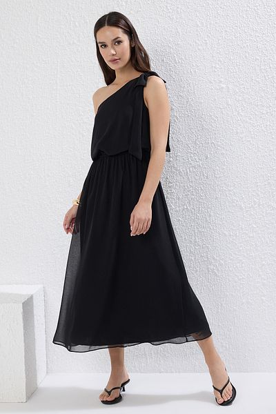 Trendyol Collection Czarna szyfonowa, przewiewna, tkana sukienka maxi z rozcięciem w talii TWOSS25EL00450