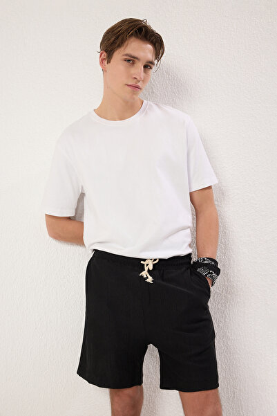 Trendyol Collection Flexibilní mačkaná látka – černé kraťasy Regular Fit a Be...