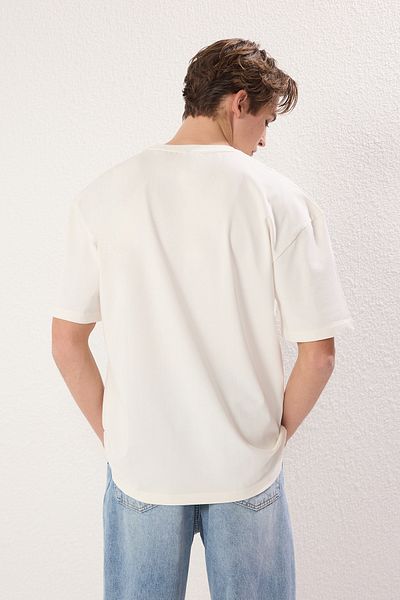 Trendyol Collection Εκρού Κεντημένο Υπερμεγέθη Χοντρό Βαμβακερό T-Shirt - TMNSS25TS00011