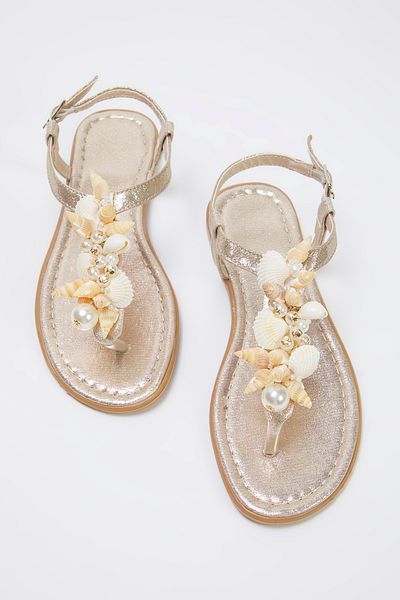 TRENDYOL SHOES Gold Sea Shell Pearl Detaillierte Flip Flops Damen Stilvolle Sandalen TAKSS25SD00008