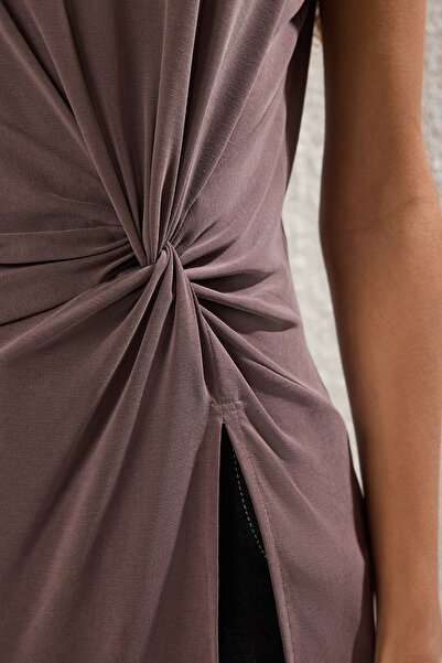 Trendyol Collection Hnědá pletená halenka s límečkem a stahovací šňůrkou - Twoss24Bz00359