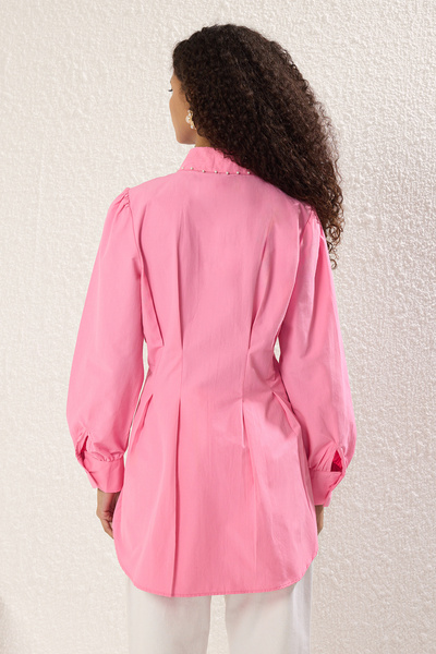 Trendyol Modest Ροζ υφαντό πουκάμισο με μαργαριταρένια λεπτομέρεια TCTAW24TG00027