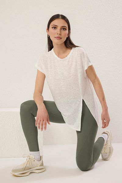 Trendyol Collection Übergroßes weißes Single-Jersey-T-Shirt – THMSS25TS00002