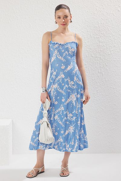 Trendyol Collection Blauer Hosenträger-Rüschenkragen, detaillierter Rock, Volants-Skater/Taillenausschnitt, Maxi-Strickkleid TWOSS25EL00238