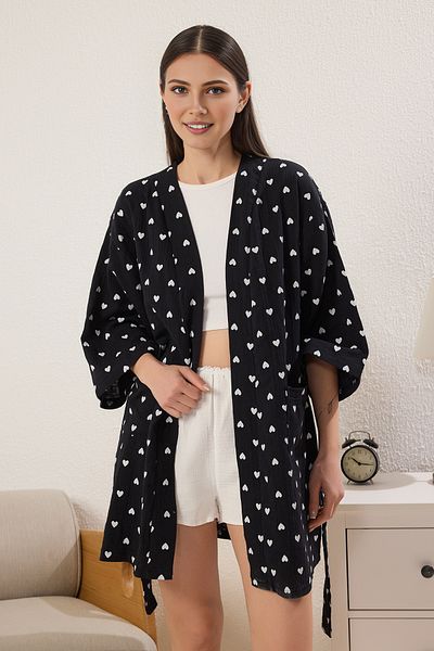 Trendyol Collection Schwarzer, gewebter Morgenmantel aus 100 % Baumwolle mit Herzgürtel und Musselin THMSS25SB00000
