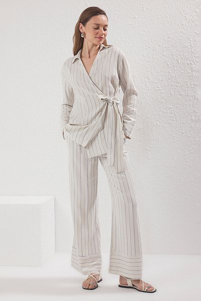 Trendyol Modest Bézs csíkos lenvászon ing és nadrág kombinációja TCTSS25US00026