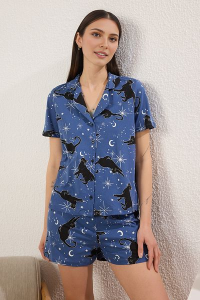 Trendyol Collection Sötétkék 100%濮omon Cat és Galaxy mintás kötött pizsama szett rövidnadrággal