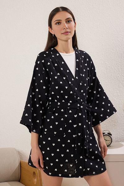 Trendyol Collection Schwarzer, gewebter Morgenmantel aus 100 % Baumwolle mit Herzgürtel und Musselin THMSS25SB00000