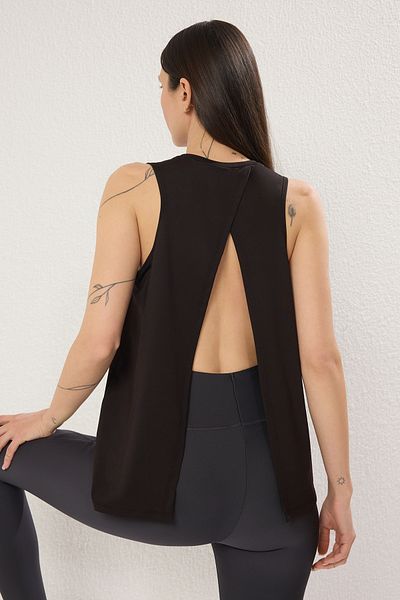 Trendyol Collection Μαύρο Micro υφασμάτινο σκίσιμο πλάτης Λεπτομερές αθλητικό πλεκτό τοπ/μπλούζα THMSS25BZ00009