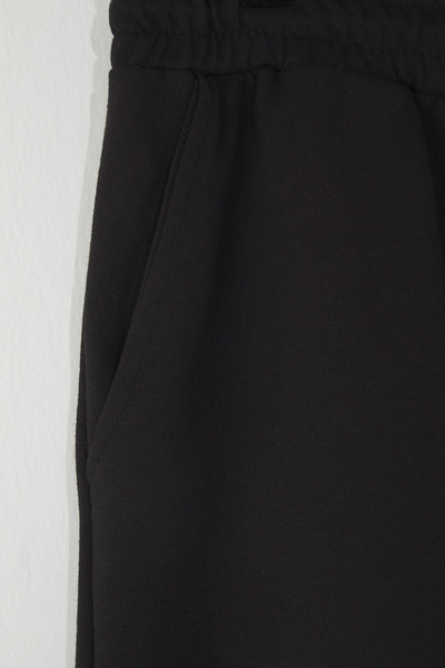 Kolekcia Trendyol Čierne oversize/široké šortky s potlačou a bermudy TMNSS25SR00050