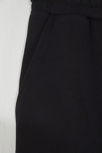 Trendyol Collection Μαύρο σορτς 100% βαμβακερό με υφή - Κανονική εφαρμογή TMNSS24SR00022