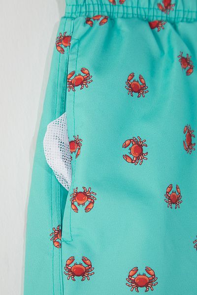 Trendyol Collection Standard-Badeshorts mit Mint-Krabben-Print – TMNSS24DS00006
