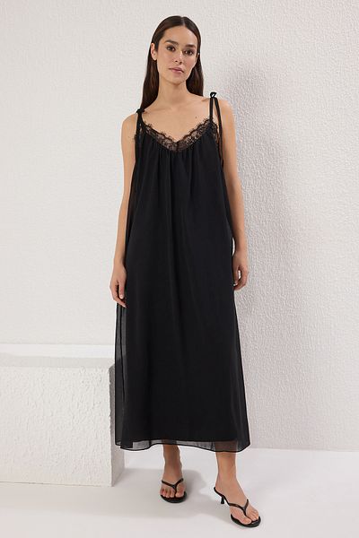 Trendyol Collection Μαύρο ίσιο κοψίδι με δαντέλα με λεπτομέρειες Maxi υφαντό φόρεμα TWOSS25EL00560