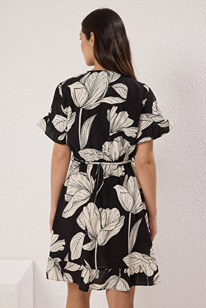 Trendyol Collection Černé mini tkané šaty s květinovým volánem TWOSS24EL00760