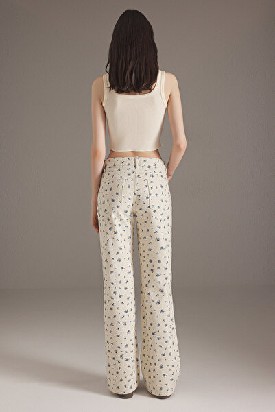 Trendyol Collection Ecru Floral Printed Regular Waist Wide Leg Jeans Twoss25Je00261
