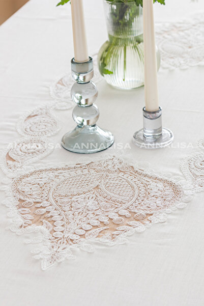 Annalisa Zambak Keten Fransız Dantelli Masa Örtüsü