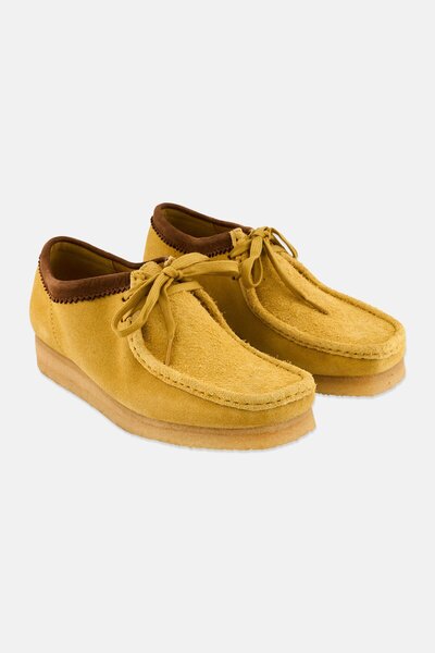 CLARKS حذاء كاجوال برباط من Wallabee للرجال، باللون الأصفر