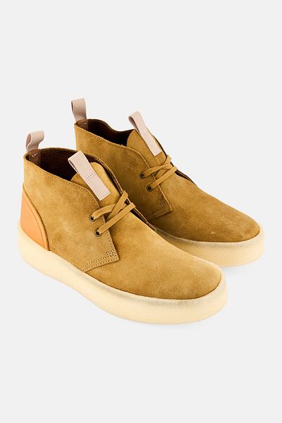 CLARKS Men Desert Cup Lace Up Ankle Boots, Tan