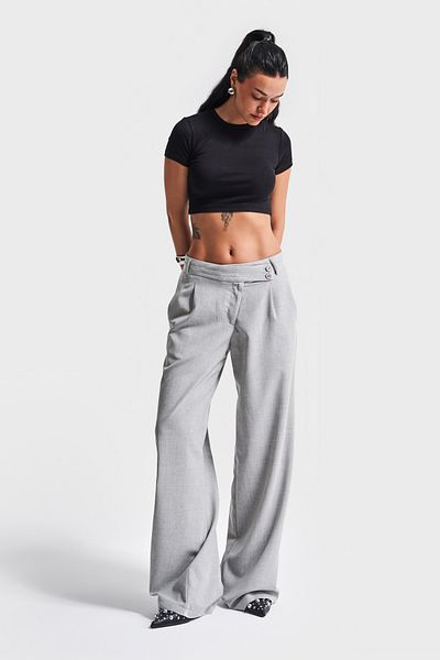 its basic Women's Black Color S5 Super Stretchy Fabric Crop Fit Top