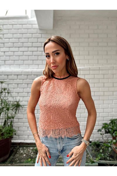 Maldia Shop Γυναικεία μπλούζα με δαντέλα αμάνικη πούδρα