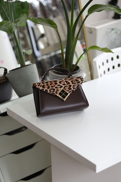 Moom Bag Γυναικείο κάλυμμα Bitter Brown Leopard Λεπτομερές χρυσό αξεσουάρ Τσάντα χεριών & ώμου