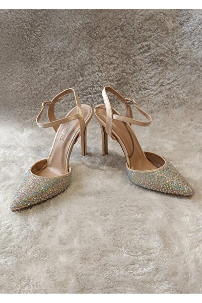 RUXENE ANNA SATEN GOLD TAŞ İŞLEME DETAYLI SİVRİ BURUN 10CM İNCE TOPUKLU AYAKKABI