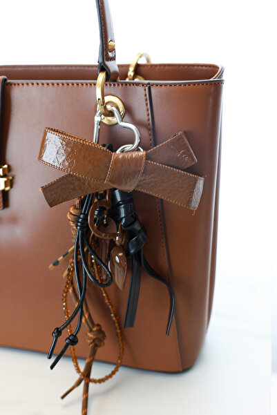 Xozza Kahverengi Fiyonk Çanta Aksesuarı – Şık ve Zarif Tasarım