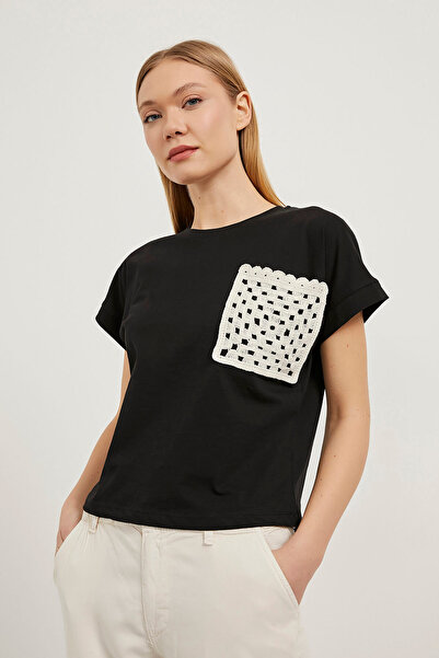 Arma Life تي شيرت أسود فضفاض بياقة دائرية وجيب للنساء