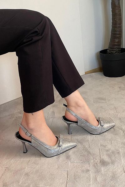 Preshley Pantofi cu toc subțire de 9 cm, cu fundă cu sclipici argintiu Madame, cu spatele deschis
