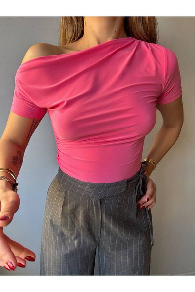 Butik Beyza Μπλούζα με κοντό μανίκι με έναν ώμο