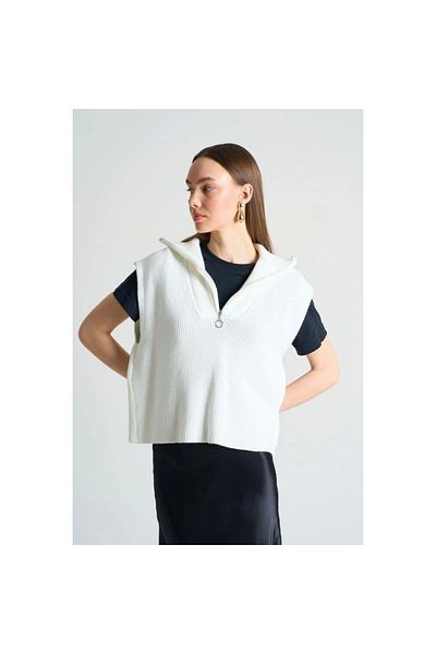 Qu Style Xpetrana- Polo Neck Zippered Sweater