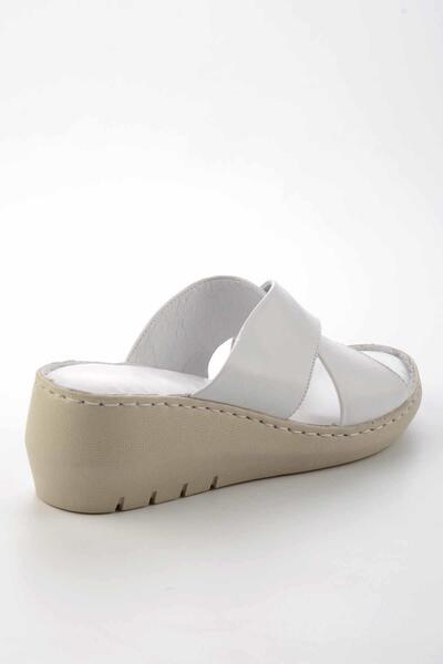 Bambi Beyaz Leather Kadın Terlik K04529060103