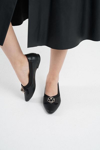 Beyond Black Leather - Low Heeled Women's Shoes Byndkp2535