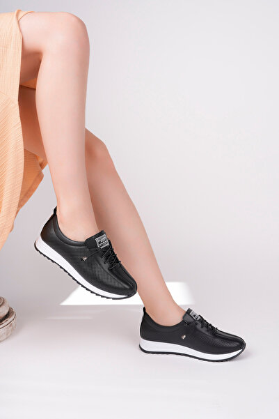 meyra'nın ayakkabıları Women's Black Colored Perforated Rubber Lace-Up Orthopedic Sole Ballerinas