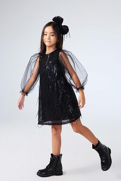 Le Mabelle Emery Girls Dress - Μαύρη παγιέτα και λεπτομέρεια με κρόσσια