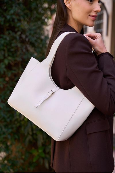 Madamra Weiße Damen-Hand- und Umhängetasche mit schmaler Gürtelschnalle und detailliertem Detail