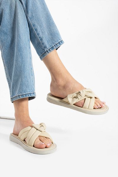 Enova Women's Comfortable Sole Flexible Daily Lightweight Stylish Modern Young Mother Slippers Narrow Fit