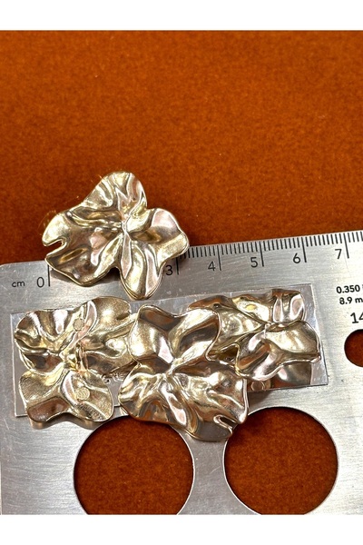 ODDA TASARIM ATÖLYESİ Μοντέλο Z.A.R.A Σετ με μοτίβο φύλλων με ρυτίδες χρυσό σχέδιο μεγάλου μεγέθους (3,2 cm)