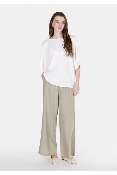 Colin's Regular Fit V Yaka Düz Kadın Beyaz Kısa Kol Gömlek