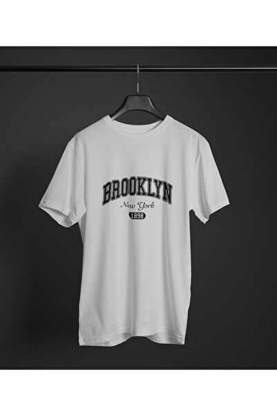 Butik تي شيرت برقبة دائرية مطبوع عليه بروكلين للجنسين
