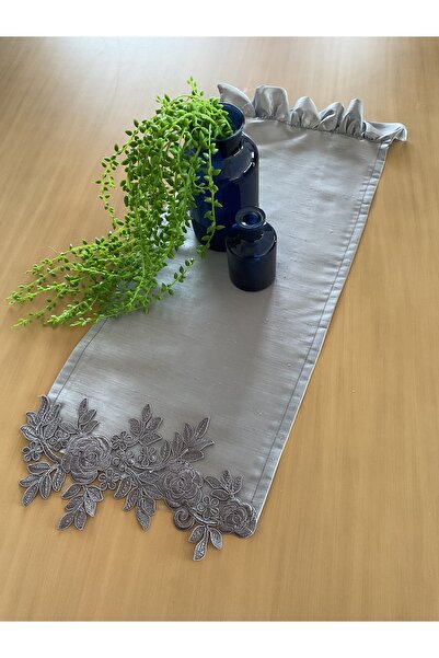 Hyatt Concept İpek Şantuk Kumaştan Fırfırlı/Dantelli Mini Runner/Örtü