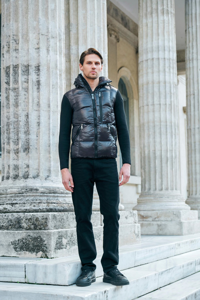Arka ve Kol Çelik Örgülü Kapşonlu Şişme Mont