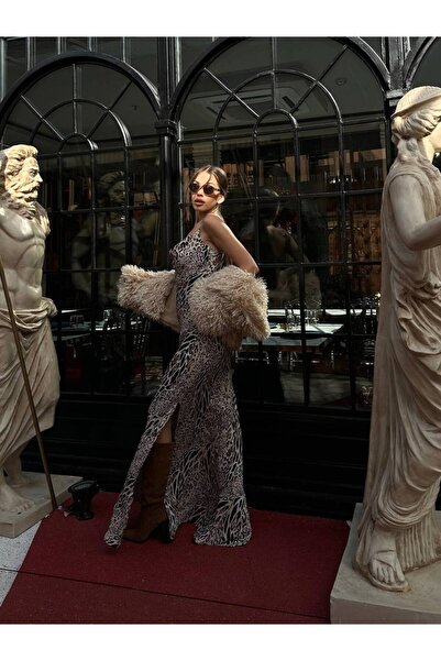 Kinzi Kadın Askılı Degaje Yaka Detaylı  Zarif Leopar Desenli Yüksek Yırtmaçlı Şık Bej Yazlık  Elbise