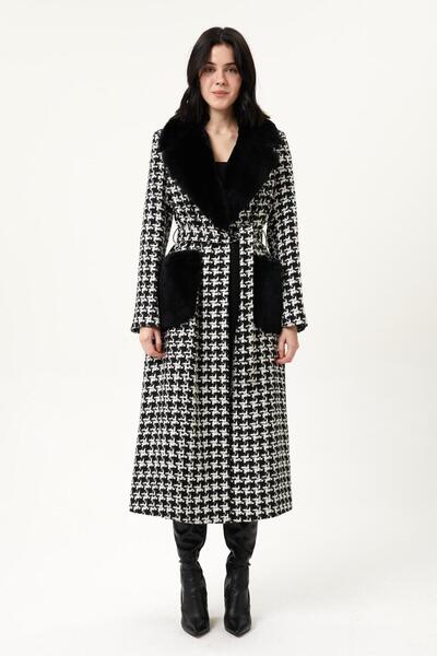 AGSPARK ŞAL YAKA KÜRK DETAYLI BELDEN KEMERLİ TORBA CEP DETAYLI ŞANEL DESEN UZ...