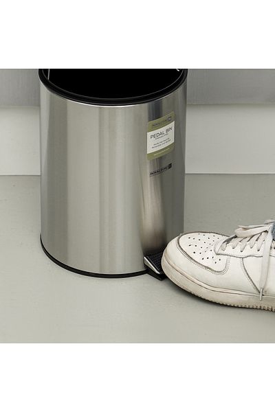 ROYALFORD 5 liter Pedal Dustbin- RF12089