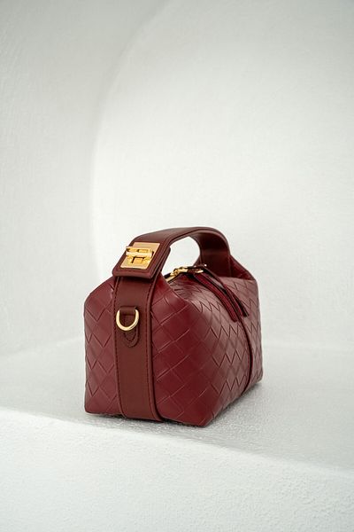 LAMİNTA Geantă de mână pentru femei Blake Burgundy tricotată cu model